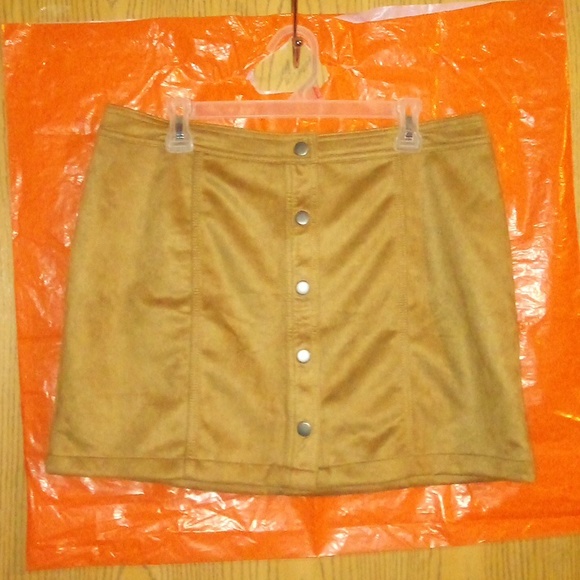 No Boundaries Dresses & Skirts - Lt. brown/Brown (5) snap button-up casual skirt @Size: 15-17 **See pics PLZ**